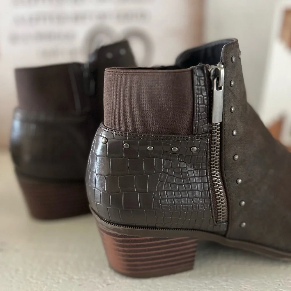 Brown Suede Ankle Booties Side Zip Croc Embossed Studded Low Block Heel 🔥